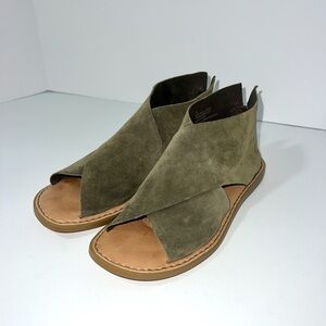 BORN IWA Suede Sandals Shoes Nubuck Leather Zip Open Toe Flat Women's Casual 7